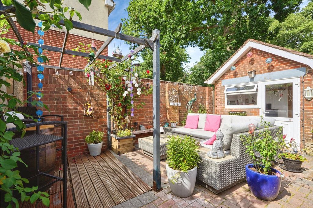 Property photo 3 of 24 Garden
