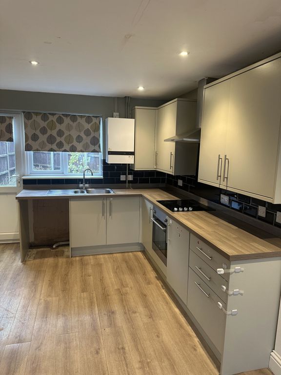 Property photo 2 of 4 Kitchen