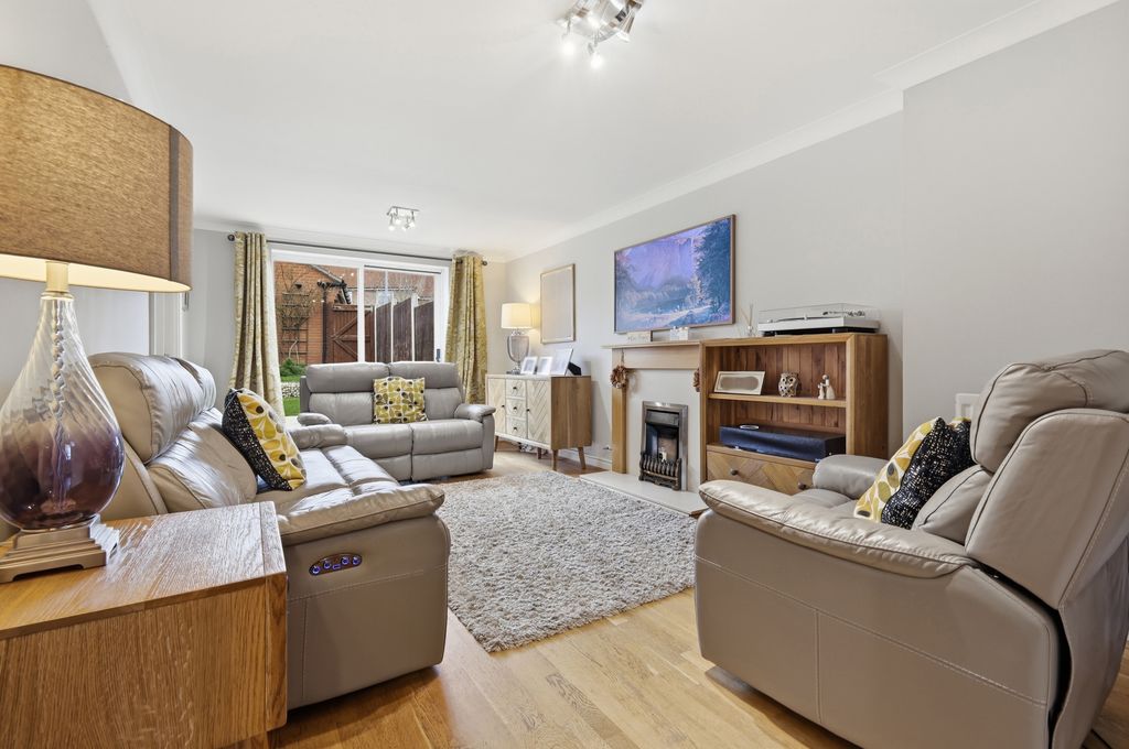 Property photo 2 of 28