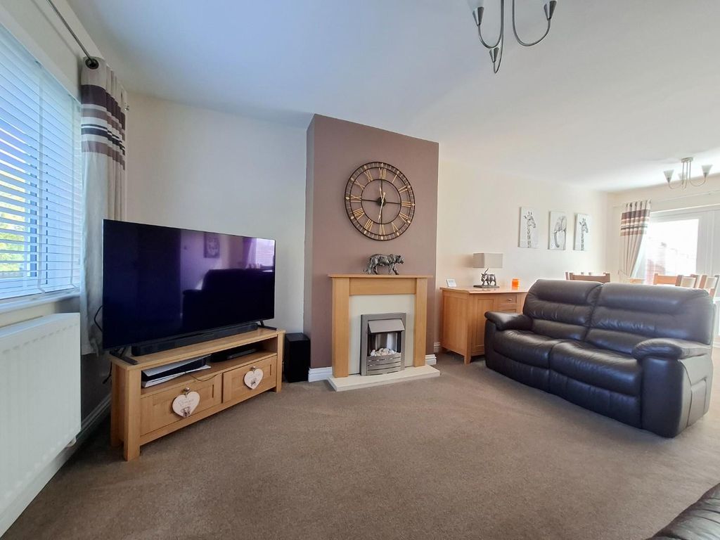 Property photo 2 of 15 104 Stanshawe Lounge 5.Jpg