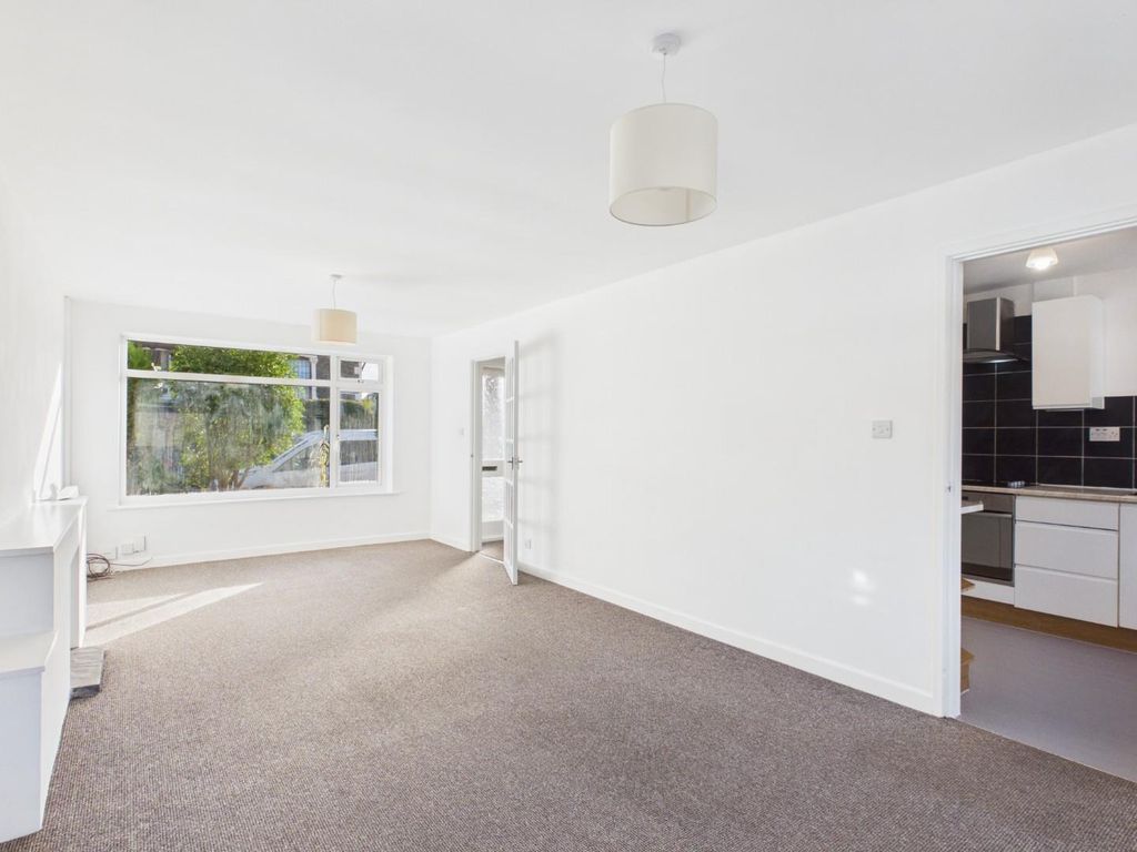 Property photo 3 of 17 Cam03182G0-Pr0049-Still004.Jpg