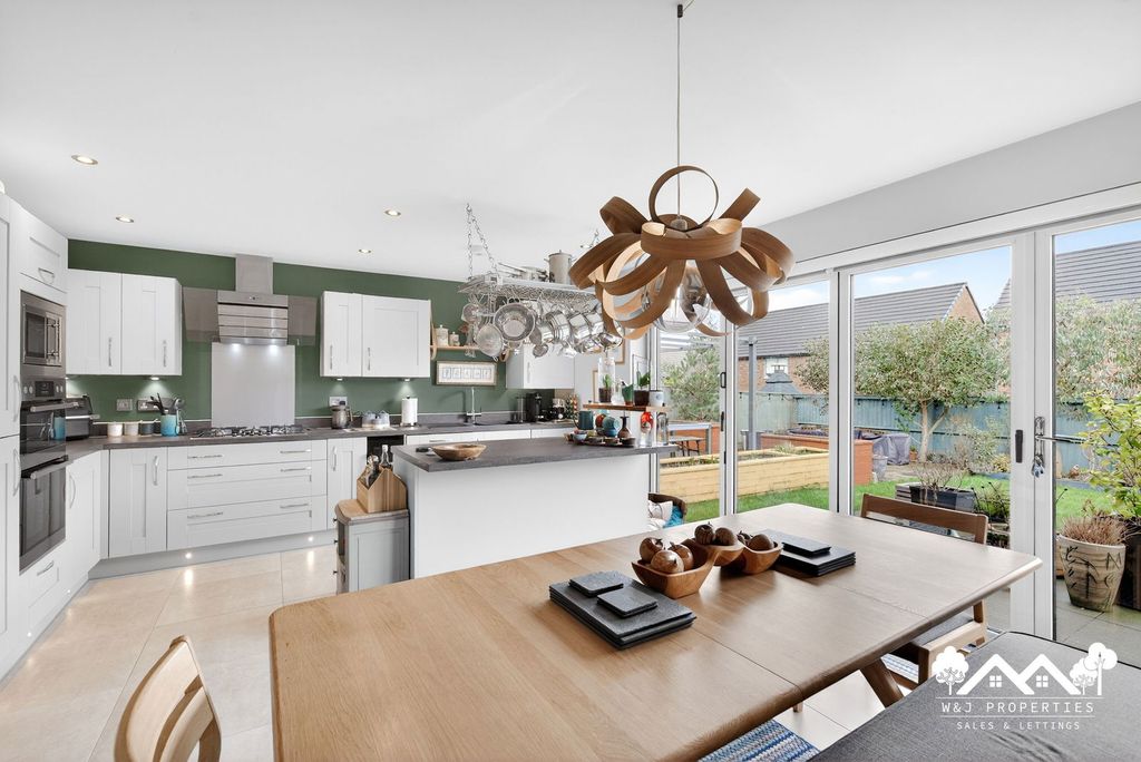 Property photo 3 of 41