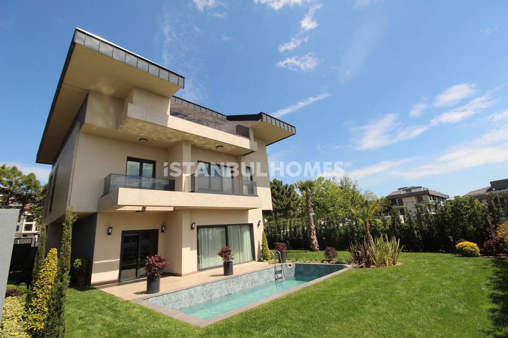 Property photo 1 of 43