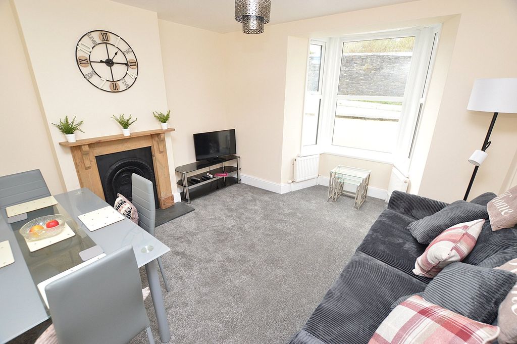 Property photo 2 of 10 2 - Lounge