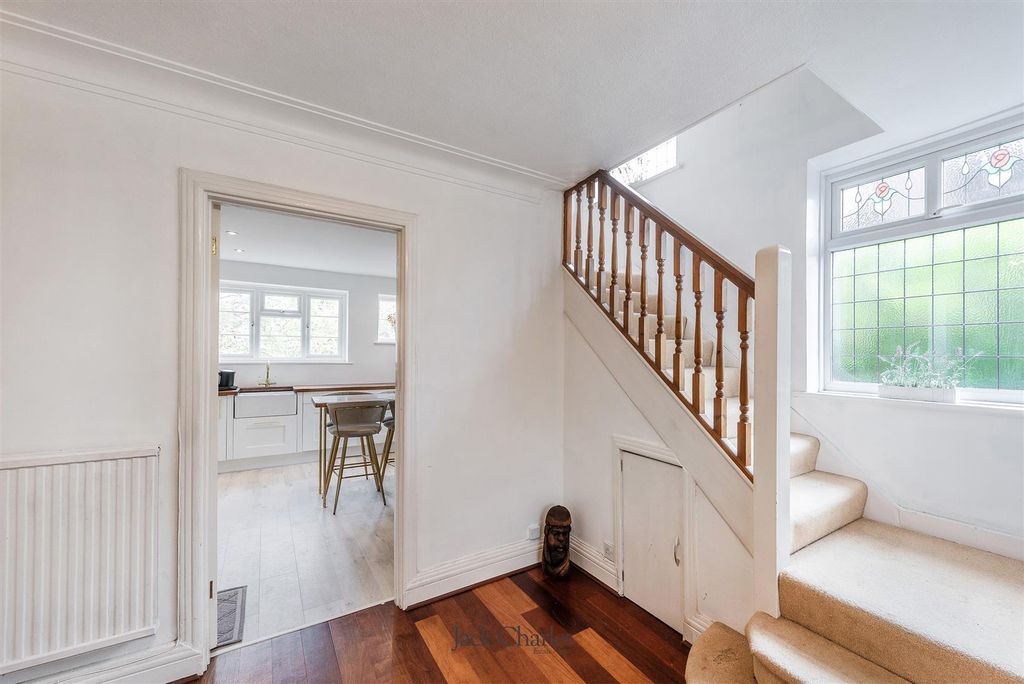 Property photo 2 of 20 8 The Ridgeway, Tn10 4Nq 002.Jpg