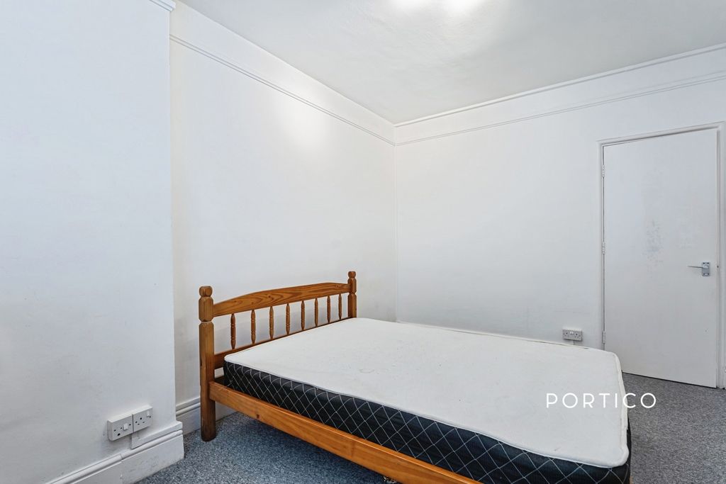 Property photo 3 of 10 Pbox-Img.Jpg