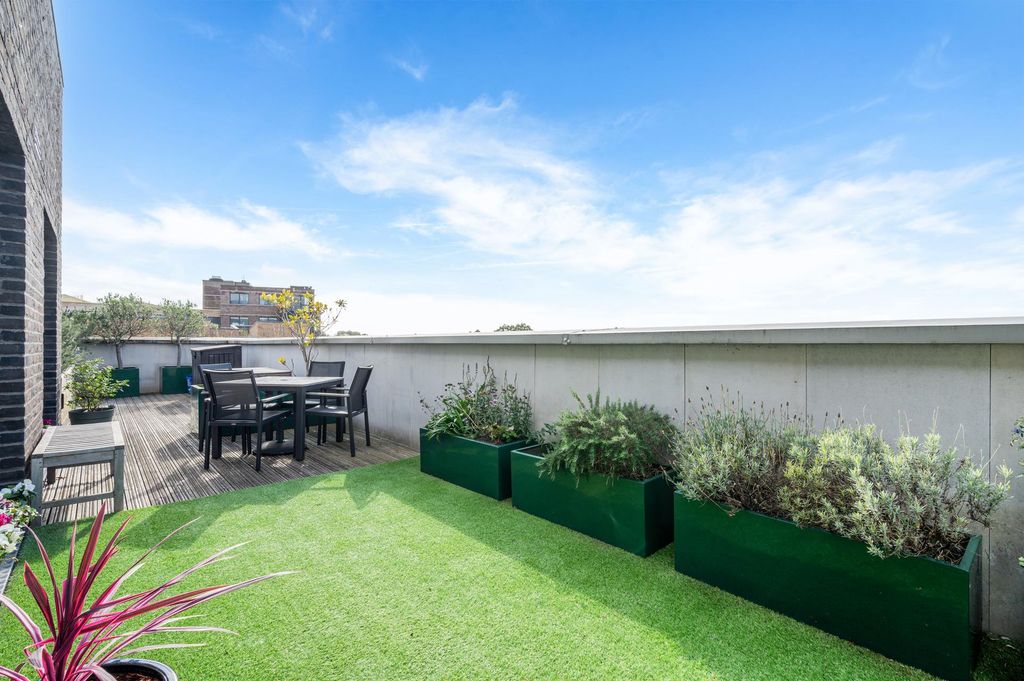 Property photo 3 of 13