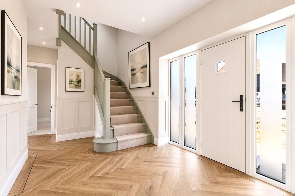 Property photo 2 of 14 Hallway