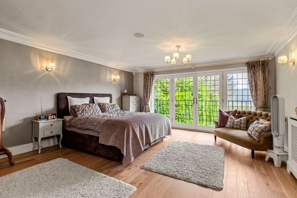 Property photo 2 of 24 Picture No. 17