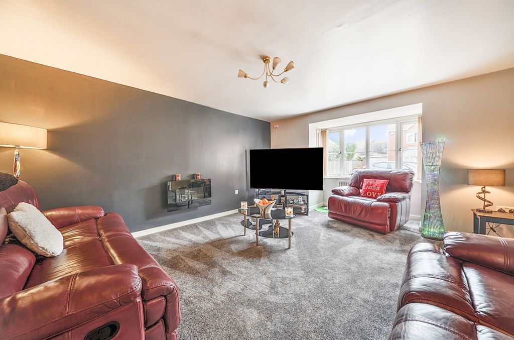 Property photo 3 of 21 1304500-11-684813...