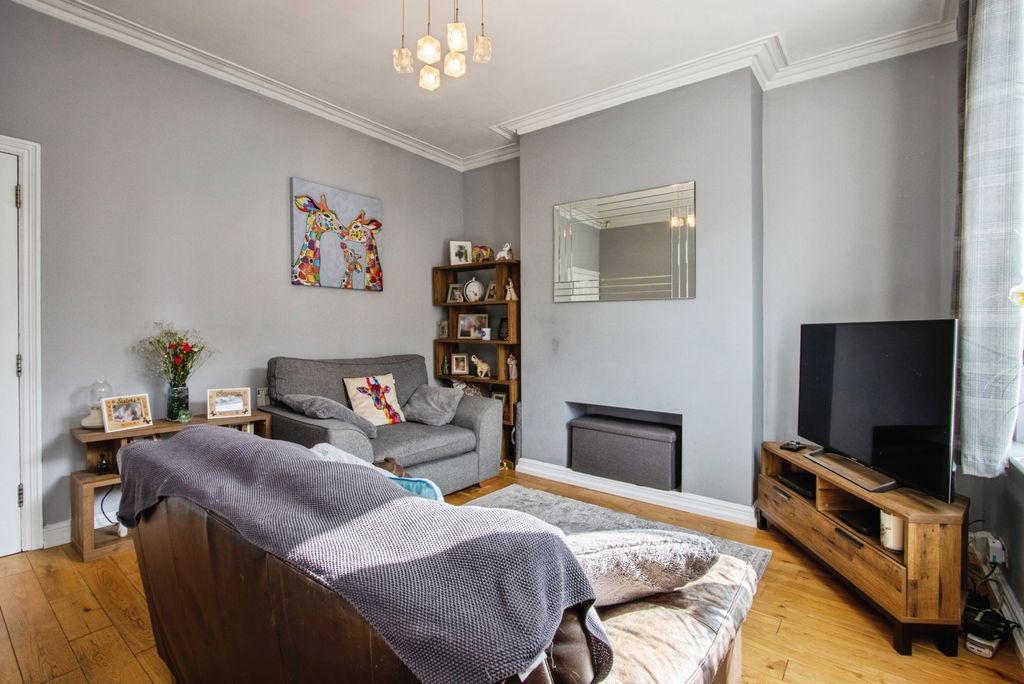 Property photo 2 of 17 Photo