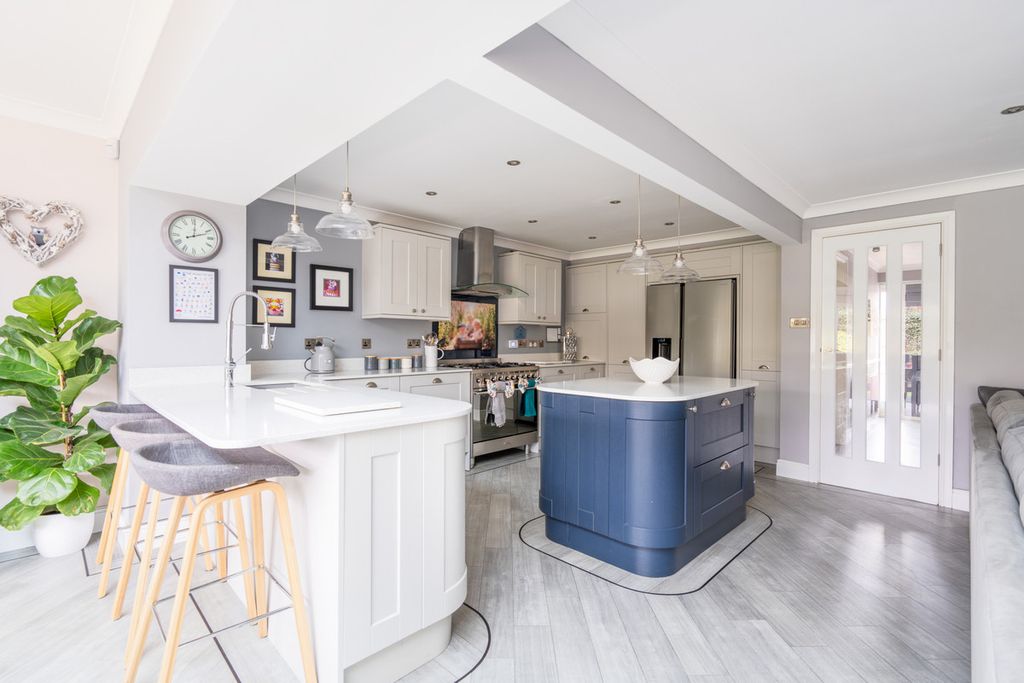 Property photo 3 of 19