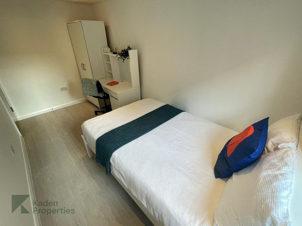 Additional image 5 of 2 bed flat to rentCleveland Street, Fitzrovia W1T