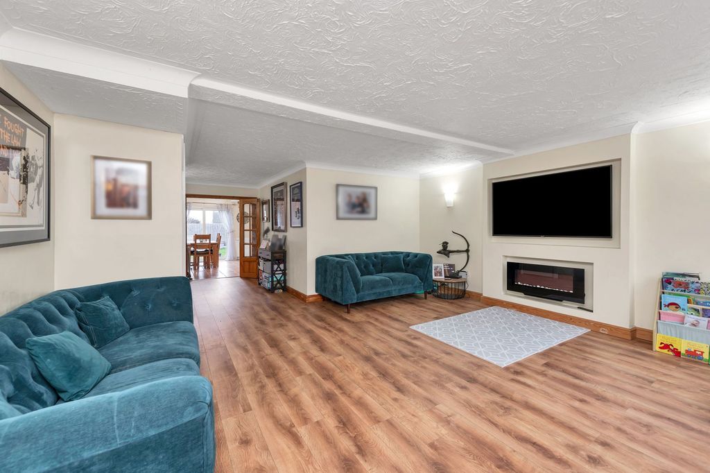 Property photo 2 of 21