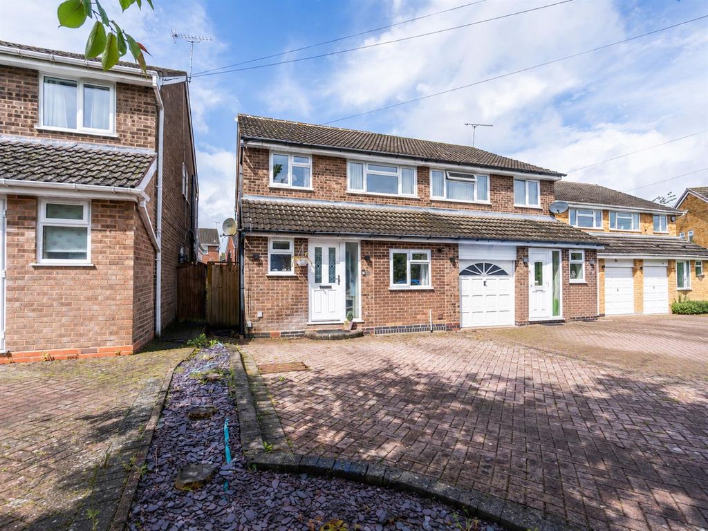 Property photo 1 of 12 45 Leafield Road_14.Jpg