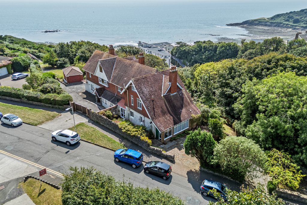 Property photo 1 of 32