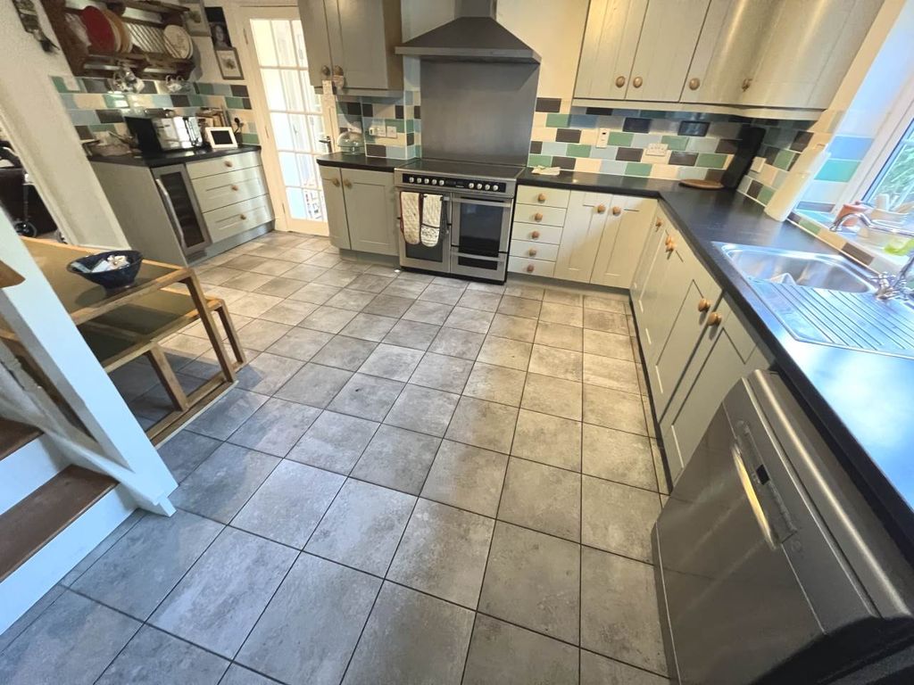 Property photo 3 of 20 Kitchen 2