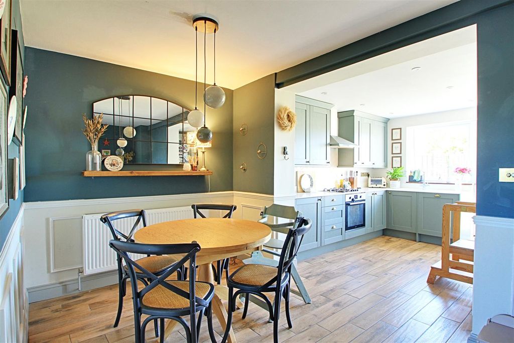 Property photo 3 of 17 Dining Room.Jpg