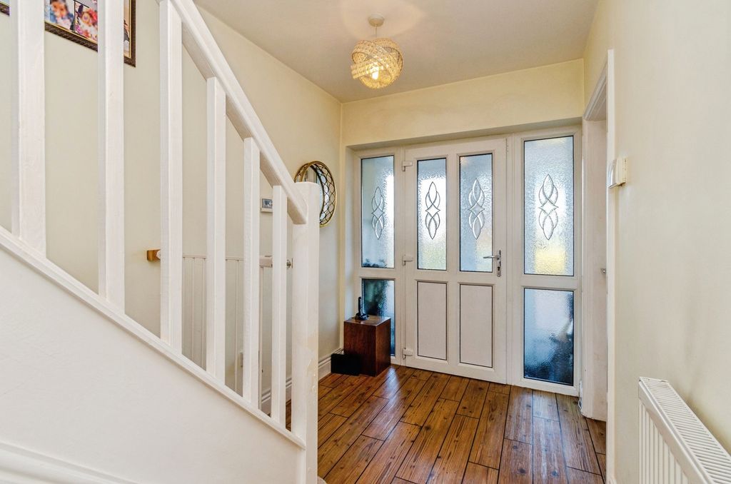 Property photo 2 of 17 Photo