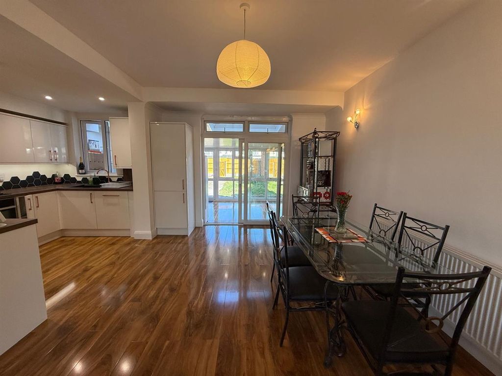 Property photo 3 of 23 Img-20250408-Wa0027.Jpg