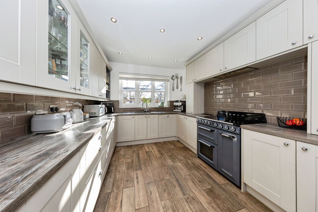 Property photo 3 of 30 Pbox-Img.Jpg