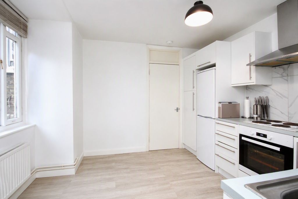 Property photo 2 of 6 Kitchen