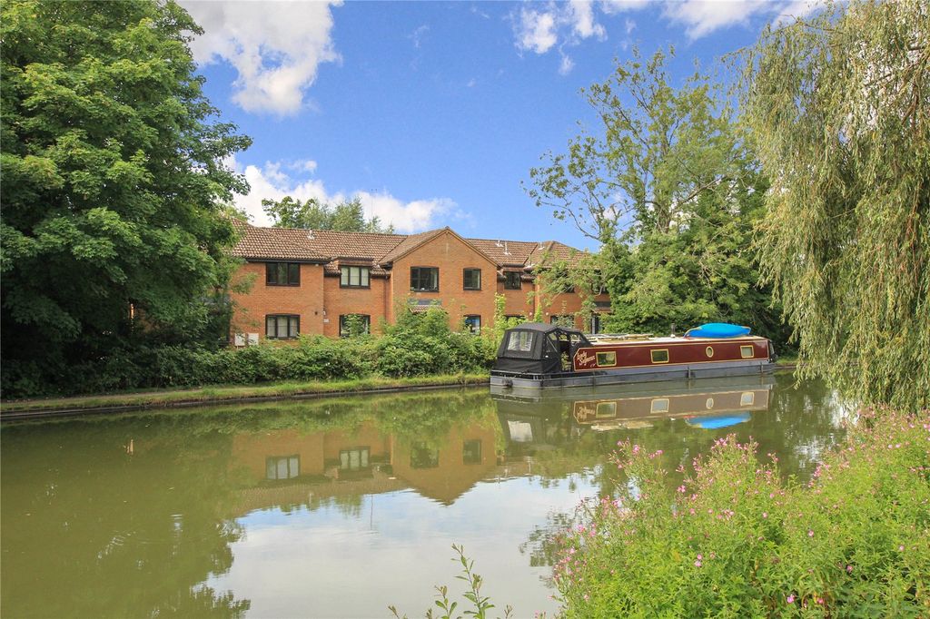 Property photo 1 of 13 Canal