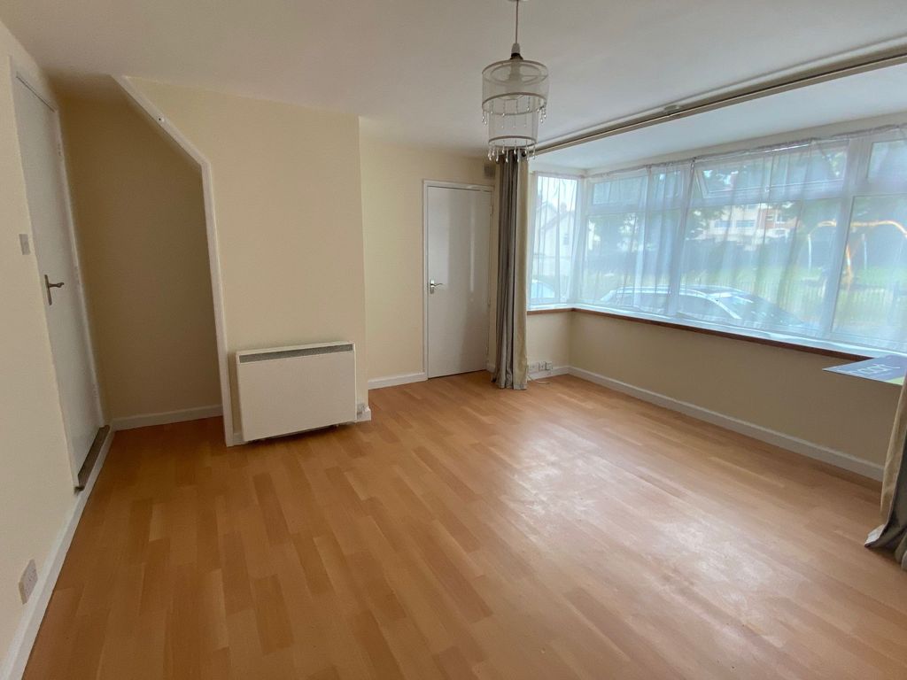 Property photo 2 of 6 Living Room