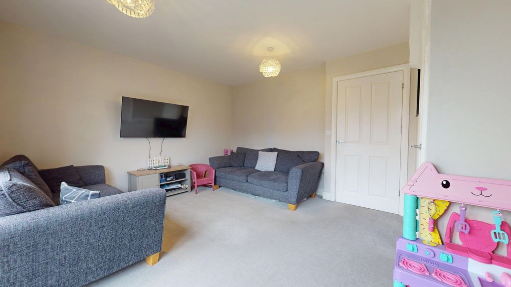 Property photo 3 of 16 4805172