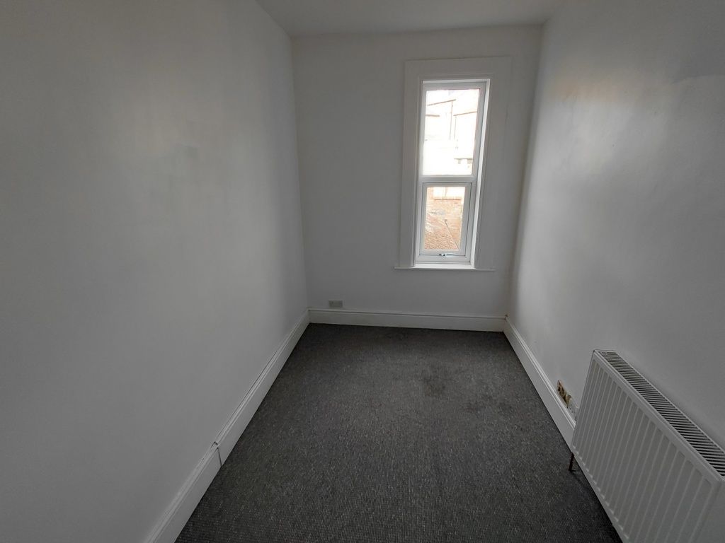 Property photo 3 of 10 Photo 4
