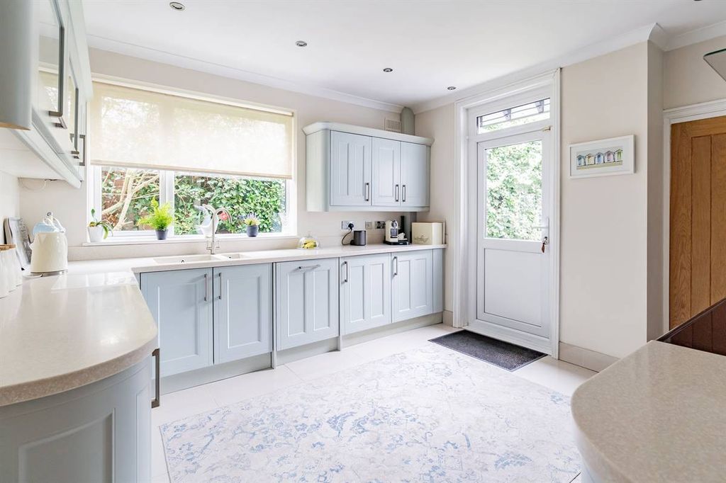 Property photo 3 of 24