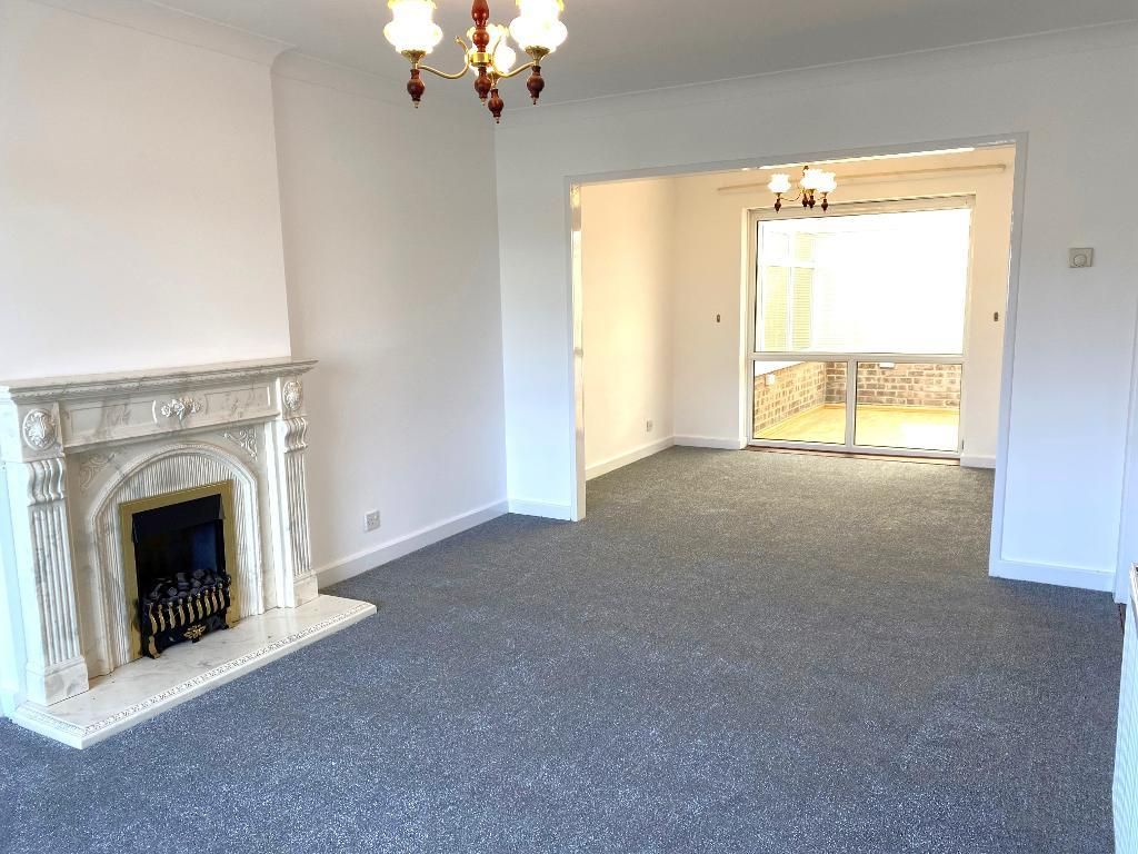 Property photo 2 of 15 Lounge