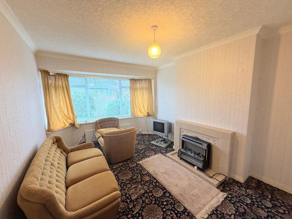 Property photo 3 of 10 Lounge