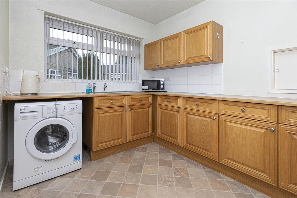 Property photo 3 of 25 Kitchen