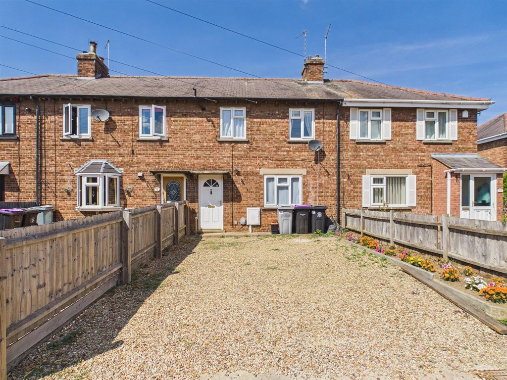 Property photo 1 of 10 Lancaster Road, Stamford