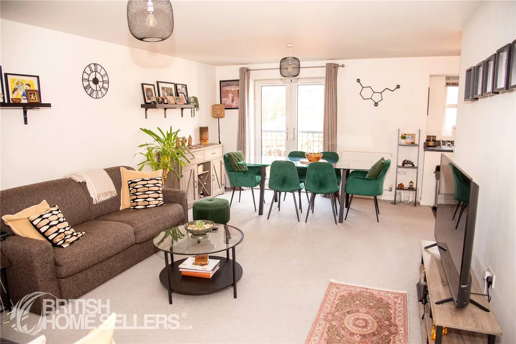 Apartment in Portsmouth, Portsea - View 3