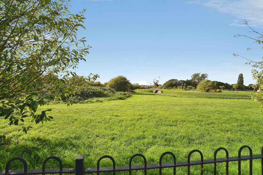 Property photo 2 of 11 View
