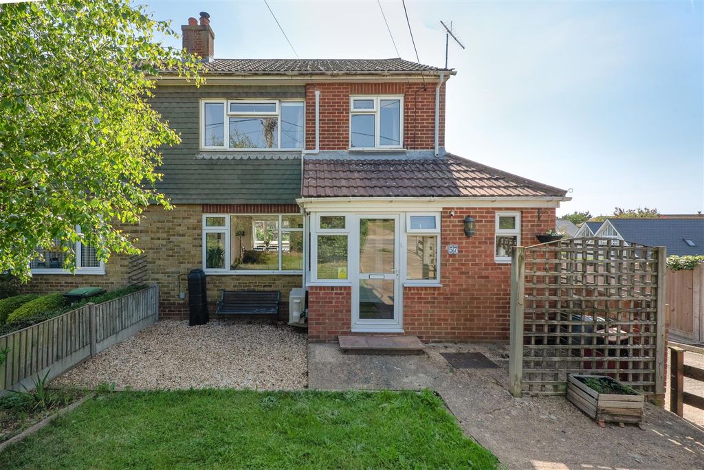 Property photo 1 of 19 Millstrood Road, Whitstable