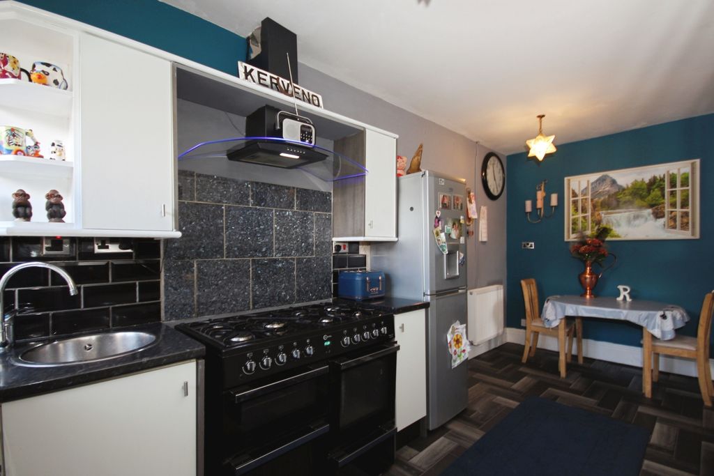 Property photo 3 of 14 Kitchen/Dining Room