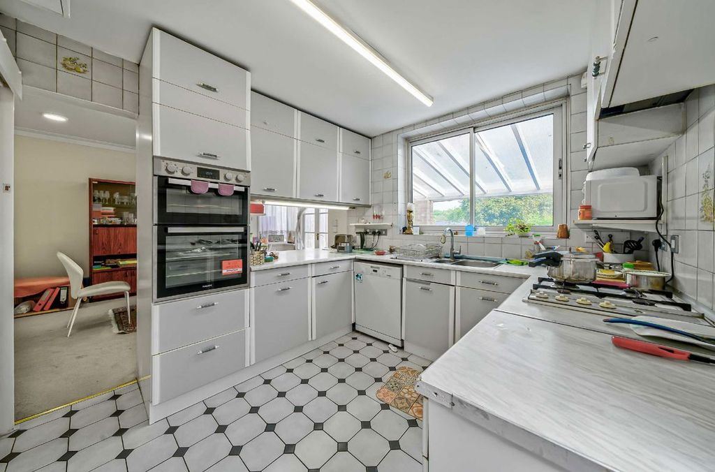 Property photo 3 of 9