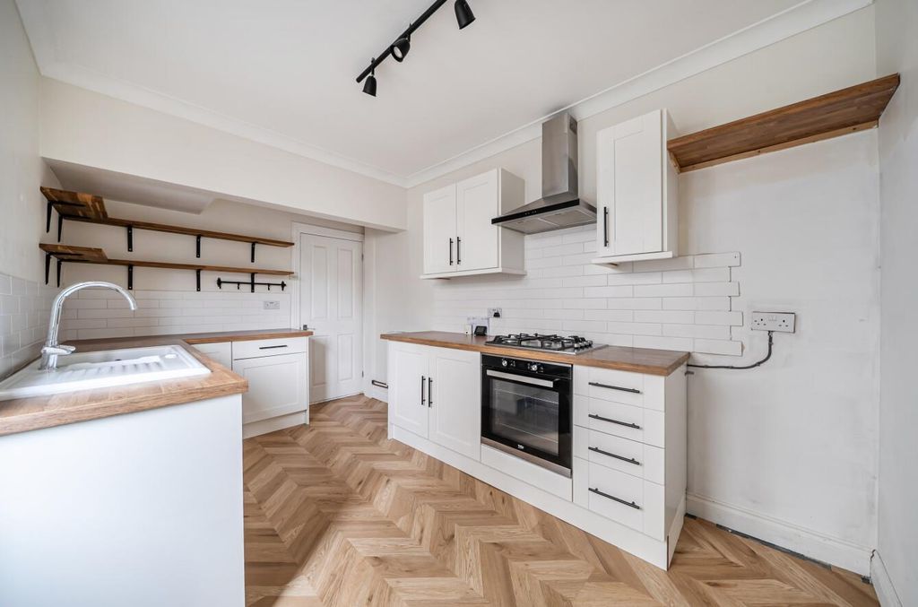 Property photo 3 of 13 675744572A 11.Jpg