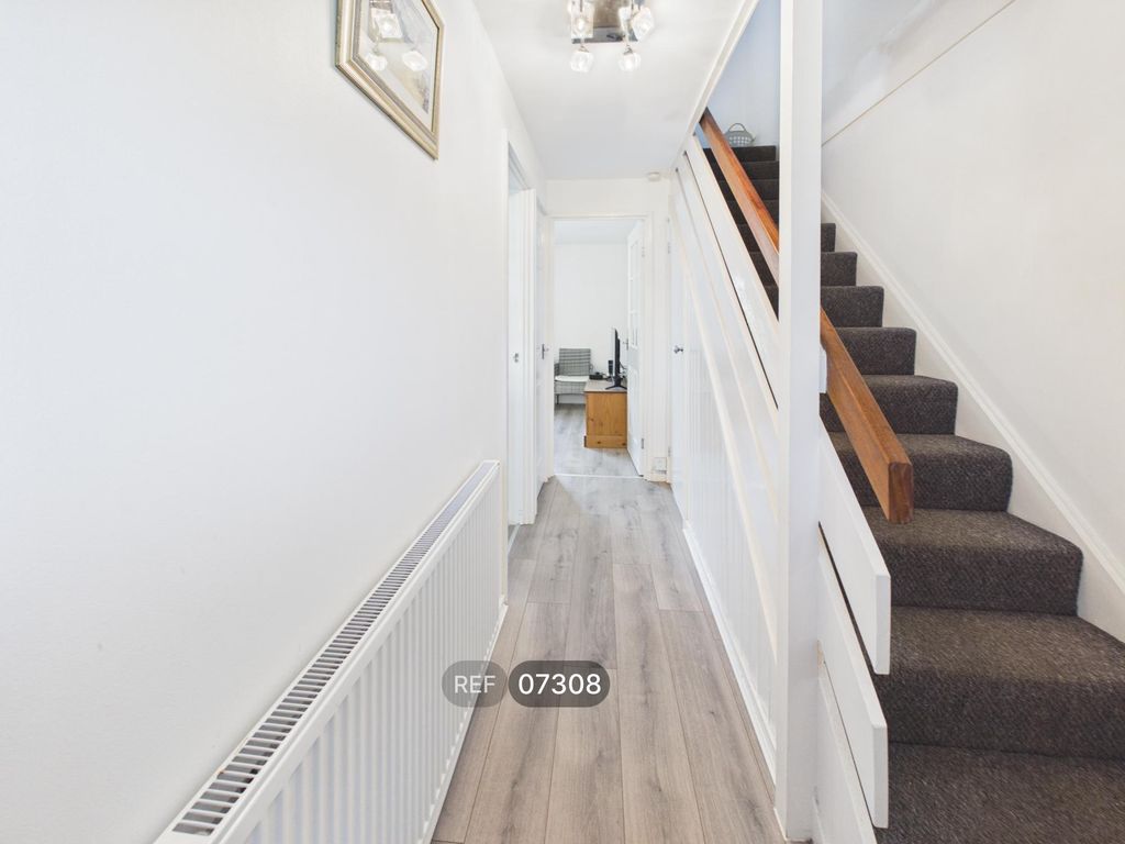 Property photo 3 of 14 Hallway