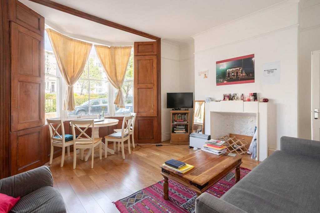 Property photo 3 of 10 Clarence Square-1.Jpg