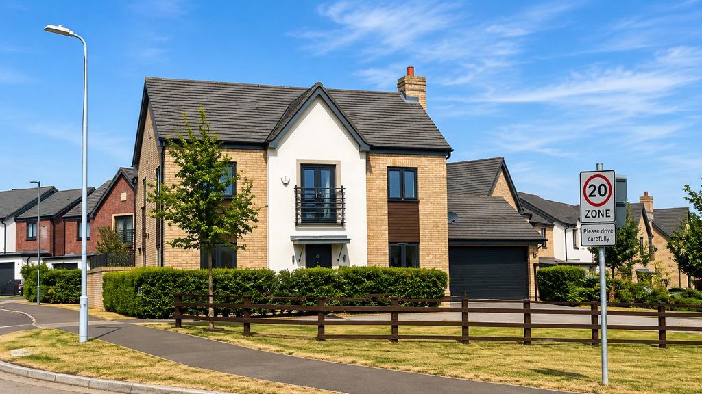 Property photo 2 of 32 B6A37Ae5-A971-4C86-B6CE-D3D43009837F.Png