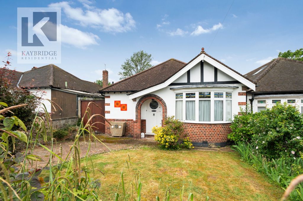Property photo 1 of 8 St. Clair Drive, Worcester Park - Kt4 8Ue