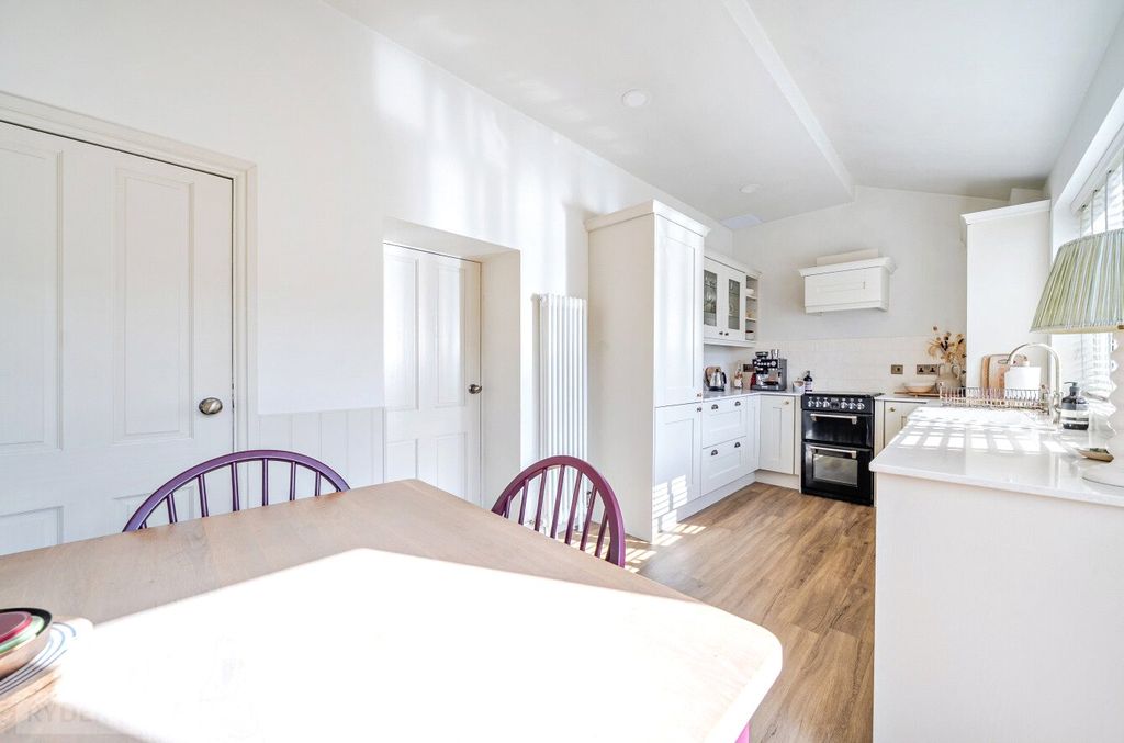 Property photo 3 of 16 Kitchen Diner