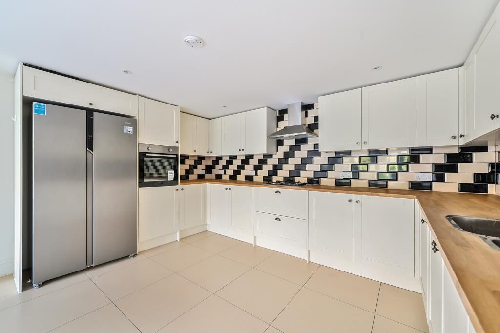 Property photo 3 of 21 Kitchen