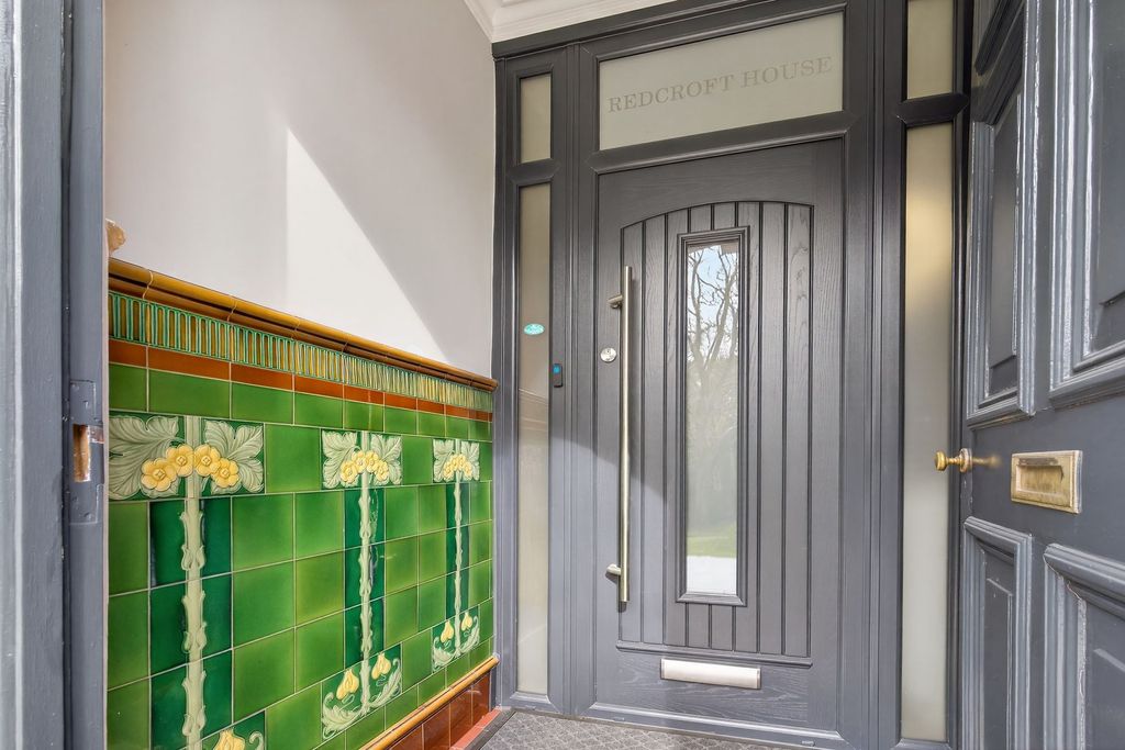 Property photo 2 of 34