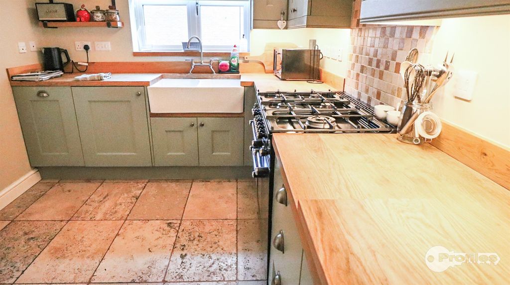 Property photo 2 of 17 Img_8994.Jpg