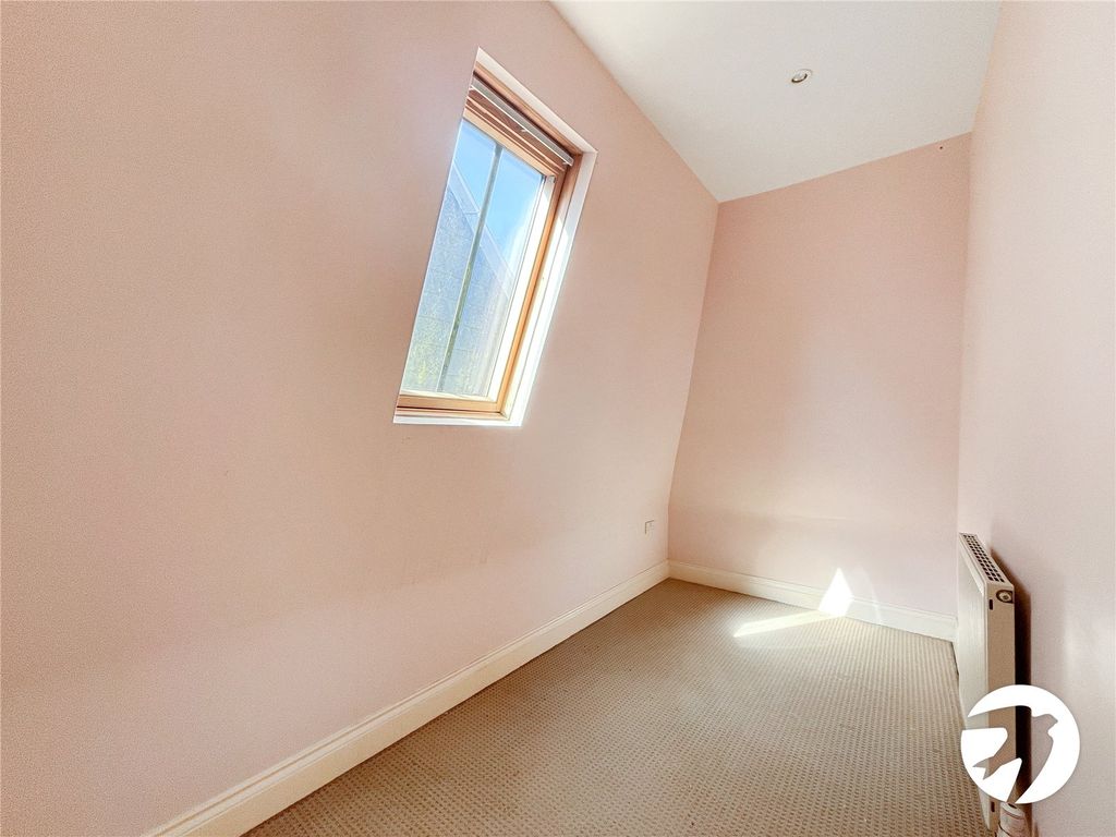 Property photo 3 of 7 Picture No. 15